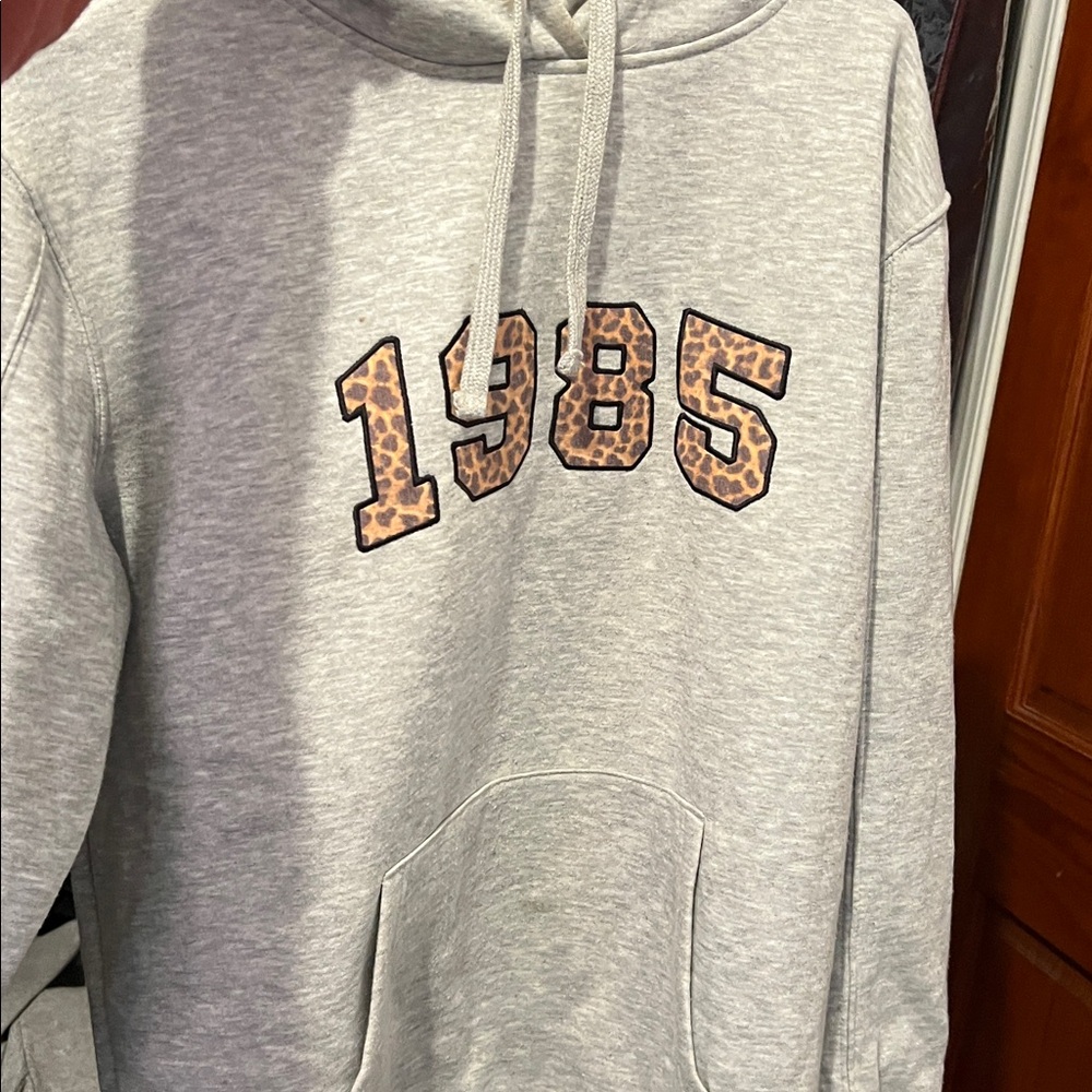 Women’s oversize Gray Hoodie with Leopard Print '1985'